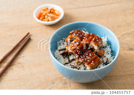 eel rice bowl or unagi rice bowl 104855757