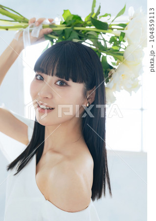女性の美容イメージ　ブライダル　スキンケア 104859113