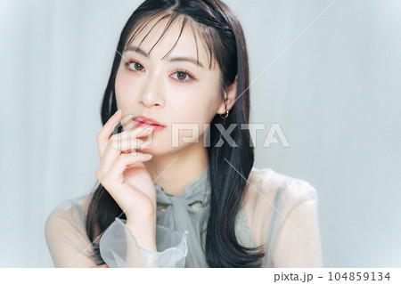 女性のファッションポートレート 女性のファッションポートレート 104859134