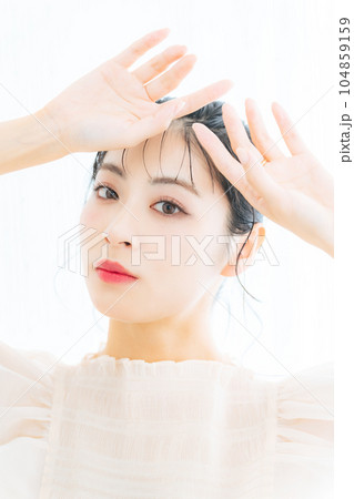 女性のファッションポートレート 104859159