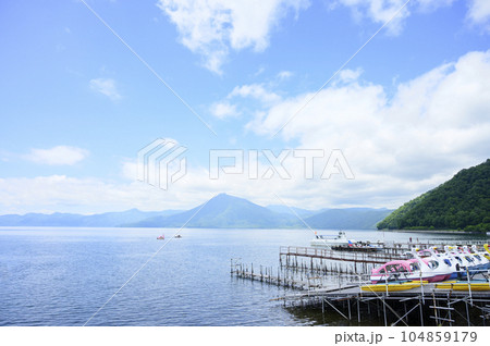 夏の支笏湖（ボート乗り場） 104859179