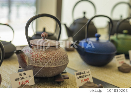 鉄器の急須 陳列販売 鉄器の急須 陳列販売 104859208