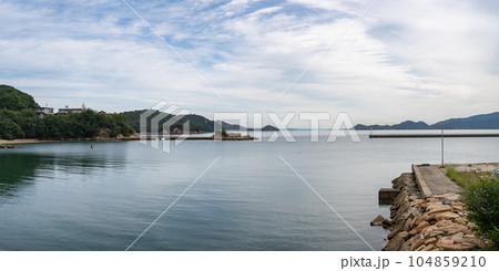香川県 直島の宮浦海岸 瀬戸内海の絶景ビーチ 香川県 直島の宮浦海岸 瀬戸内海の絶景ビーチ 104859210