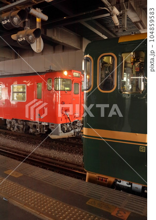高岡駅のキハ40形気動車 普通列車とべるもんた 104859583