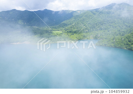夏のオコタンペ湖を空撮 夏のオコタンペ湖を空撮 104859932