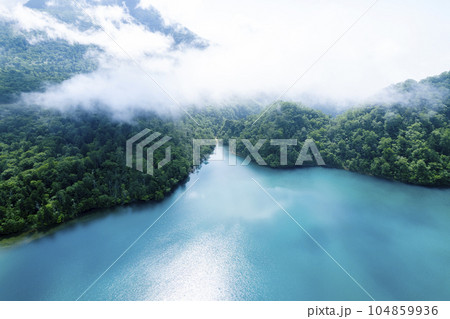 夏のオコタンペ湖を空撮 104859936