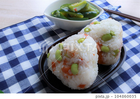 枝豆と梅干しのおにぎり 枝豆と梅干しのおにぎり 104860035