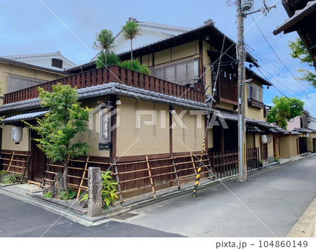 京都のまちなみ　ねねの道　旅館 元奈古 104860149