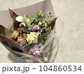 花束引き(左寄り) 104860534