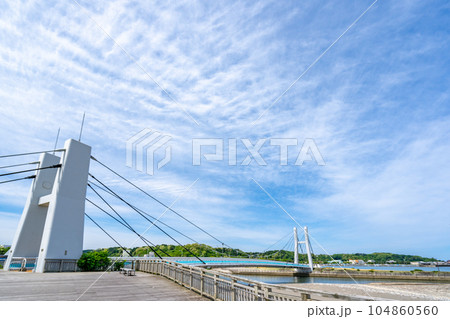 なぎさブリッジ　鯵ヶ沢町のランドマークとなるハイブリッドPC斜張橋 104860560