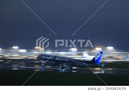 大阪伊丹空港離着陸 104861639