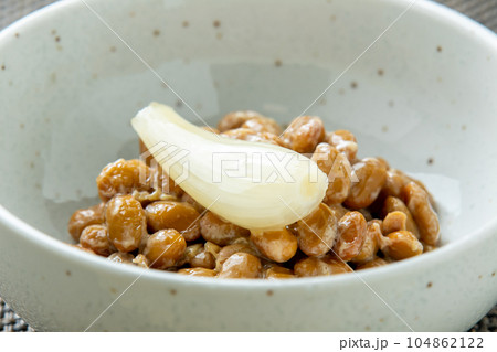 納豆アレンジ。らっきょう甘酢漬けトッピング納豆。 104862122