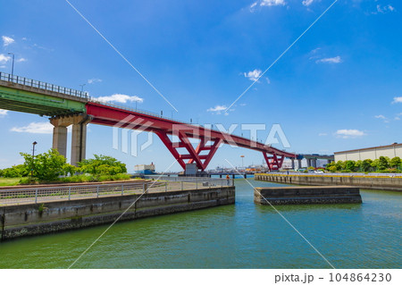 灘浜緑地の初夏の風景 神戸市灘区にて 灘浜緑地の初夏の風景 神戸市灘区にて 104864230