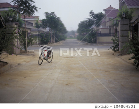 ゲーテットハウス内部の家々 104864501