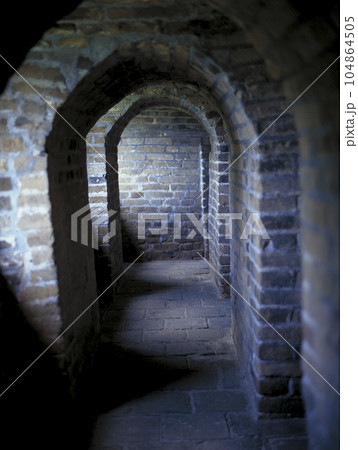 万里の長城内部 アーチの石組み 104864505