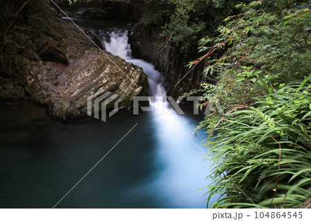 出合滝　静岡県賀茂郡河津町 104864545
