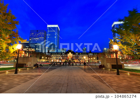 【東京都】JR東京駅の夜景(丸の内イルミネーション) 【東京都】JR東京駅の夜景(丸の内イルミネーション) 104865274