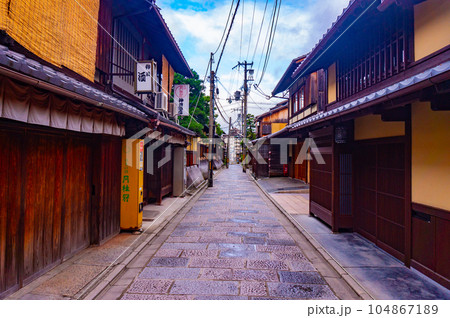 八坂の塔は京都東山の歴史的シンボルタワー 104867189