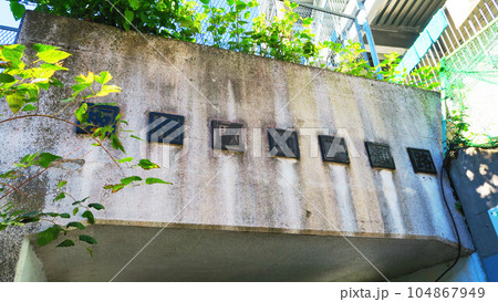 東京都北区滝野川の板橋駅地下通路の風景 104867949
