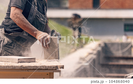 Process of cutting stone 104868040