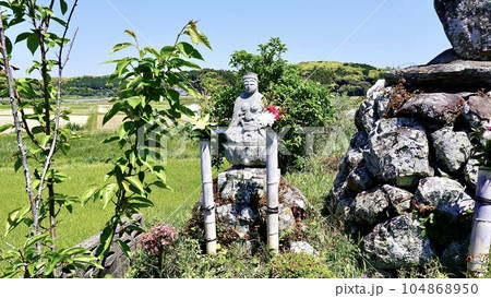 文永の役新城古戦場の千人塚の観音像 104868950