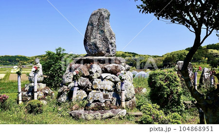 文永の役新城古戦場の千人塚の元寇殉国忠魂塔 104868951