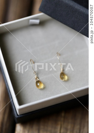 シトリンのゴールドフックピアス 天然石ジュエリー シトリンのゴールドフックピアス 天然石ジュエリー 104870087