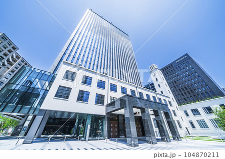 川崎市の都市景観　川崎市役所新本庁舎などを見上げる【神奈川県】 104870211