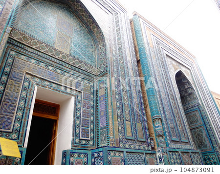 【ウズベキスタン】青いタイル装飾が美しいシャーヒズィンダ廟群の建物の外観(サマルカンド) 【ウズベキスタン】青いタイル装飾が美しいシャーヒズィンダ廟群の建物の外観(サマルカンド) 104873091