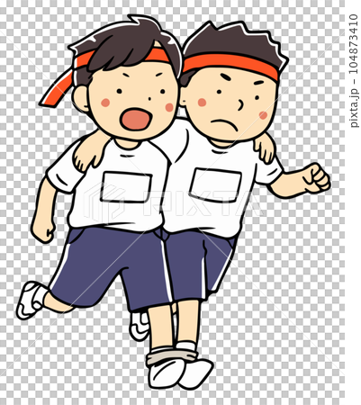 二人三脚する男の子 104873410