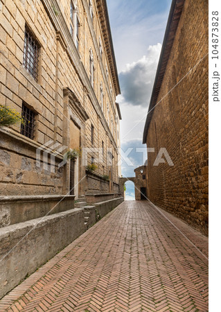 Narrow lane in the ancient town of Pienza in Tuscany, Italy Narrow lane in the ancient town of Pienza in Tuscany, Italy 104873828