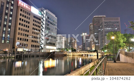 夜の大阪・淀屋橋(大阪府大阪市北区) 夜の大阪・淀屋橋(大阪府大阪市北区) 104874262