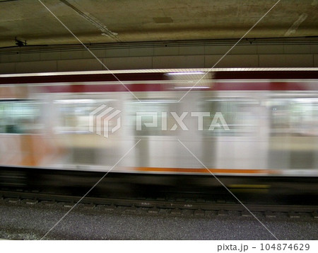 東急大井町線大岡山駅(2010年9月)。地下駅にして地上の交通もスムースに 104874629