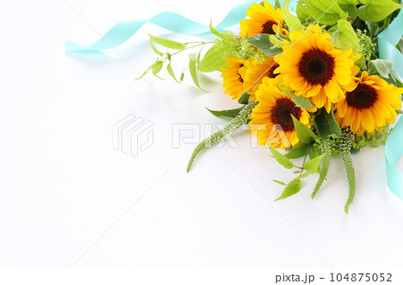 ひまわりの花束 104875052