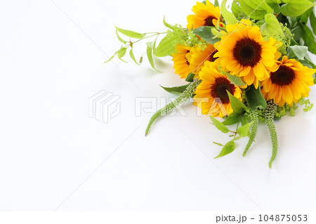 ひまわりの花束 104875053
