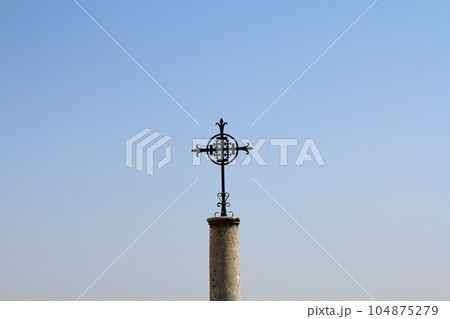 風見鶏 - スペイン アンダルシアの典型的な美しい白い村 ミハス、マラガ 風見鶏 - スペイン アンダルシアの典型的な美しい白い村 ミハス、マラガ 104875279