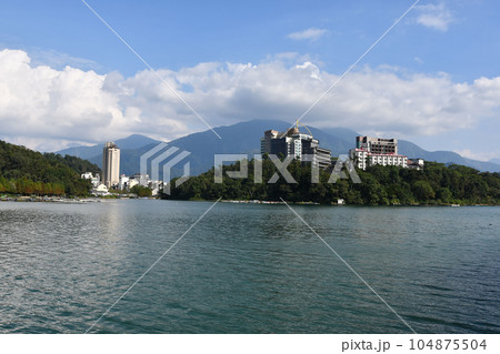 Beautiful view of a skyscraper and hotels on the shore of Sun Moon Lake in Taiwan 104875504