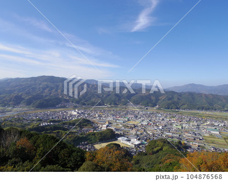 冨士山より望む大洲盆地(愛媛県大洲市) 104876568