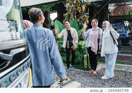 family taking their parent to the bus station 104880749