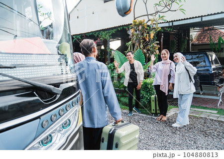 family taking their parent to the bus station 104880813