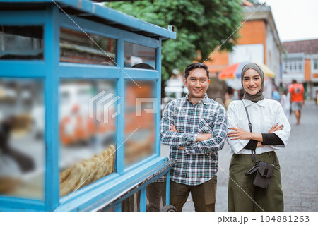 man and woman while shopping on street food vendor 104881263