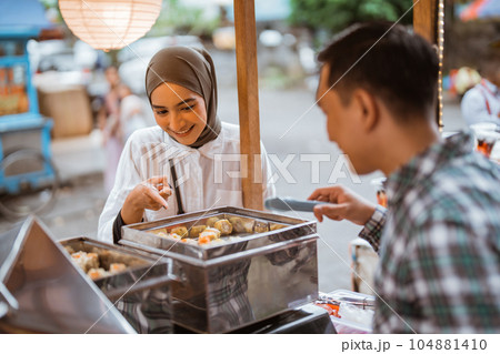 man sells various kinds of dumpling food man sells various kinds of dumpling food 104881410