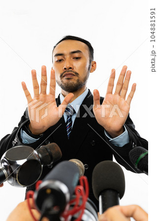an adult man dodged while proffered by a lot of microphone 104881591