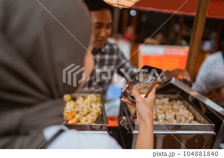 man sells various kinds of dumpling food man sells various kinds of dumpling food 104881840