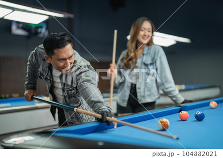 male pool player seriously targeting the object ball male pool player seriously targeting the object ball 104882021
