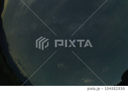 北杜市武川町、中天の天の川と夏の大三角(魚眼レンズ) 北杜市武川町、中天の天の川と夏の大三角(魚眼レンズ) 104882830