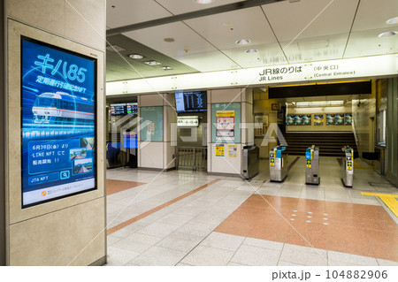【名古屋駅】早朝の中央コンコース 【名古屋駅】早朝の中央コンコース 104882906