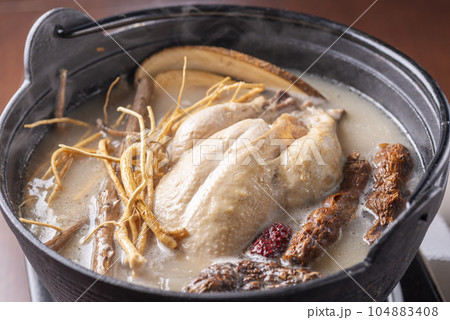 美味しい鶏肉の鍋料理 美味しい鶏肉の鍋料理 104883408
