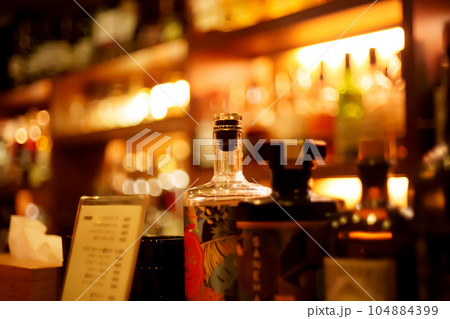 BARカウンターの景色 BARカウンターの景色 104884399