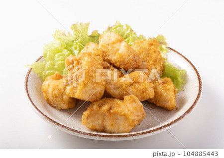 鶏胸肉の唐揚げ　カレー味 104885443